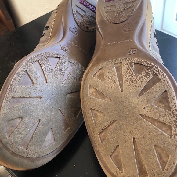 Born goldish tan Mary Jane style with cutouts size 39 - Picture 6 of 6